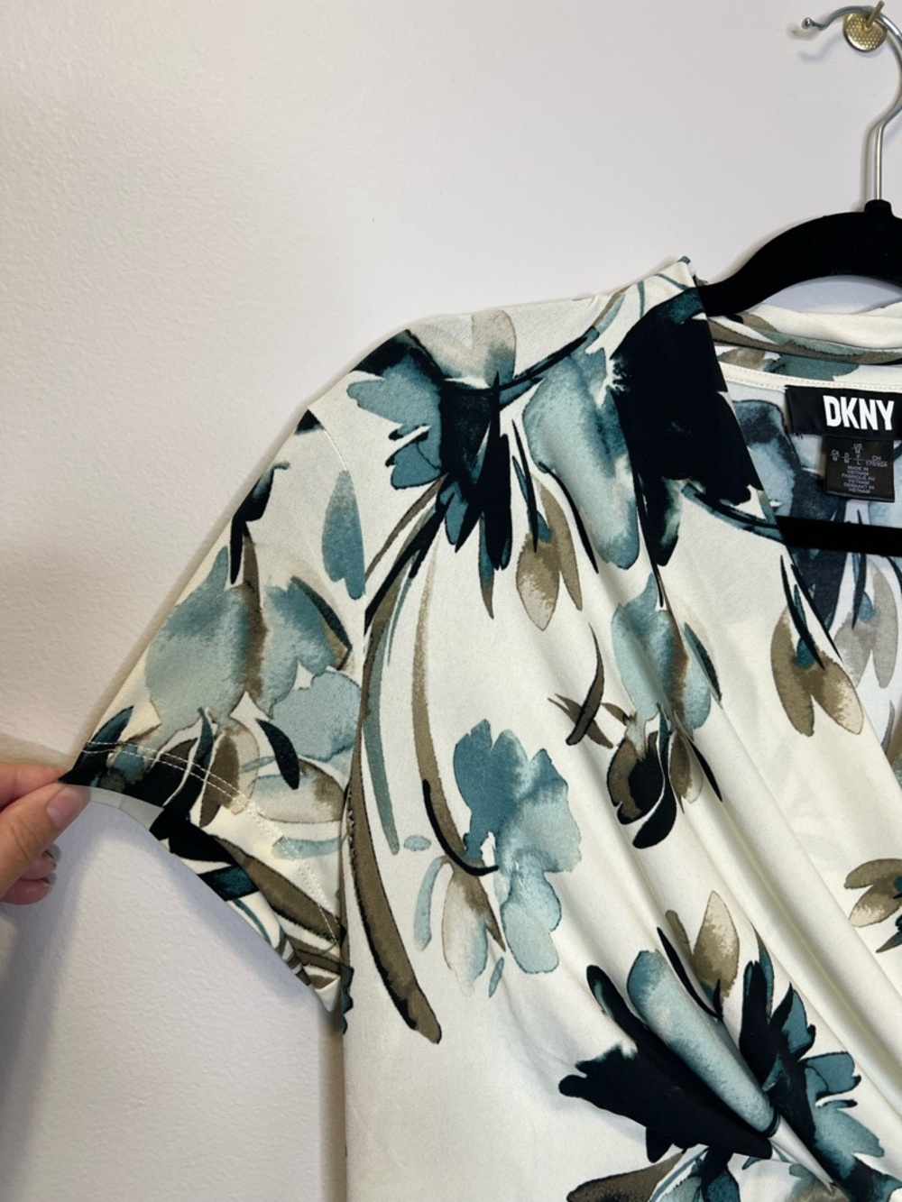 DKNY Watercolor Floral Faux Wrap Short Sleeve Dressy Office Top size Medium - Picture 7 of 9